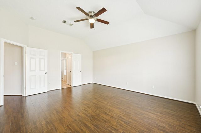 1023 E Hampton Drive, Pearland, TX 77584