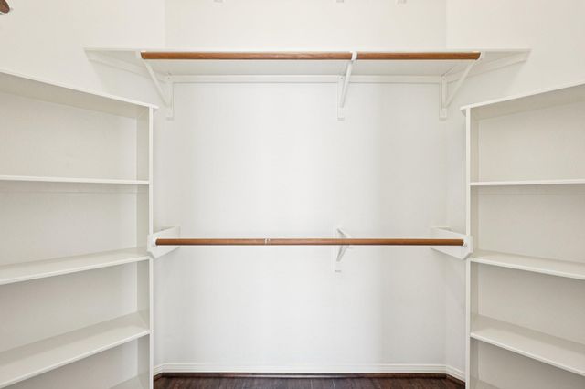 1023 E Hampton Drive, Pearland, TX 77584