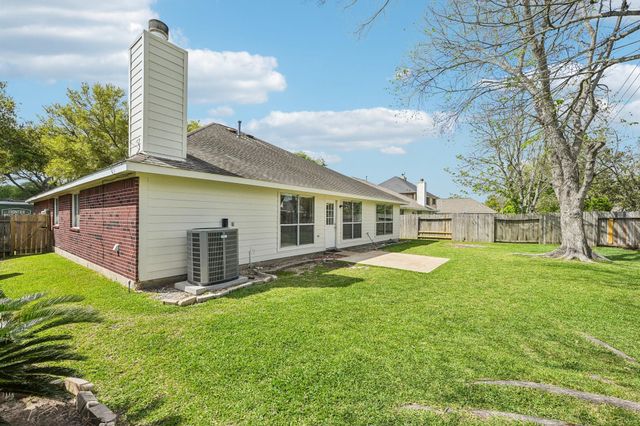 1023 E Hampton Drive, Pearland, TX 77584