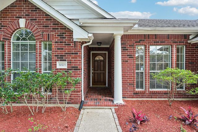 1023 E Hampton Drive, Pearland, TX 77584