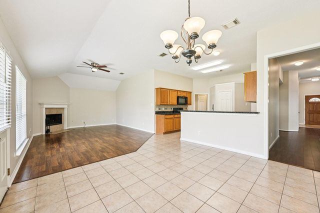 1023 E Hampton Drive, Pearland, TX 77584