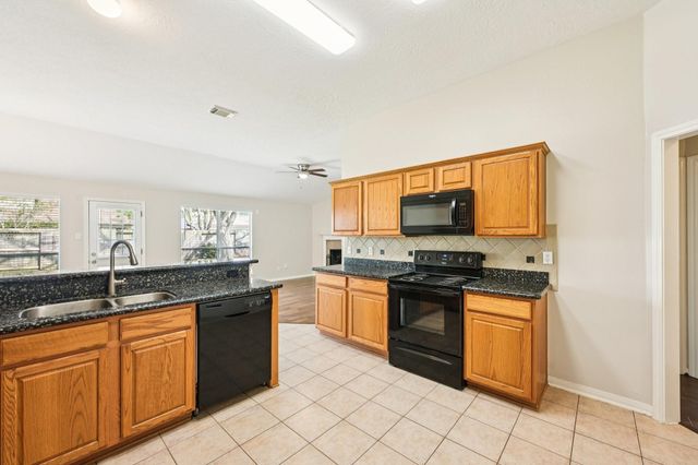 1023 E Hampton Drive, Pearland, TX 77584