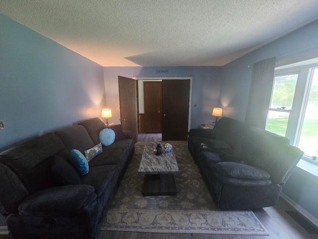 142 Greenbriar Dr, Gaffney, SC 29341