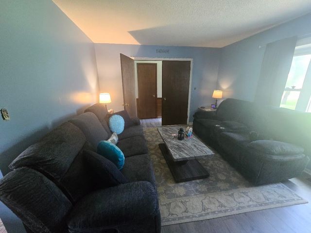 142 Greenbriar Dr, Gaffney, SC 29341