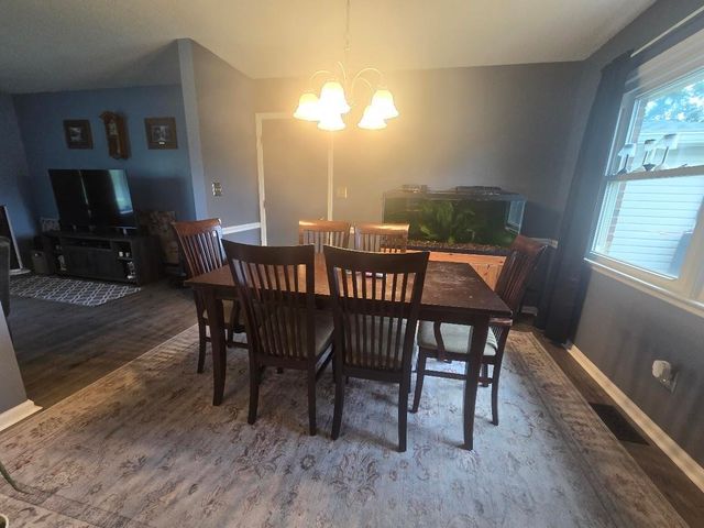 142 Greenbriar Dr, Gaffney, SC 29341