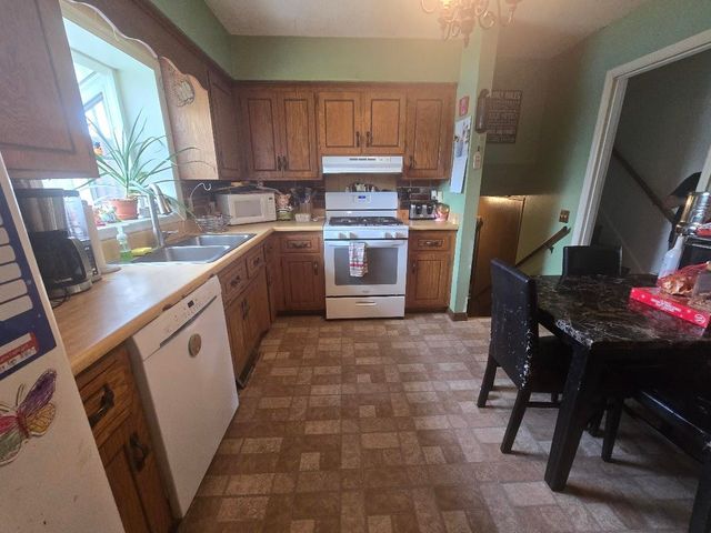 142 Greenbriar Dr, Gaffney, SC 29341