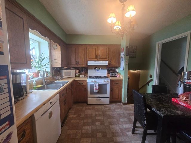 142 Greenbriar Dr, Gaffney, SC 29341