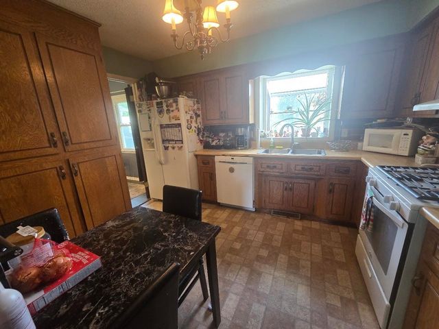 142 Greenbriar Dr, Gaffney, SC 29341