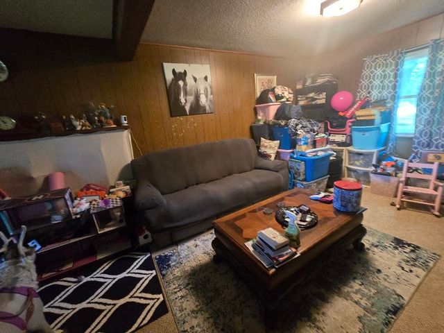 142 Greenbriar Dr, Gaffney, SC 29341