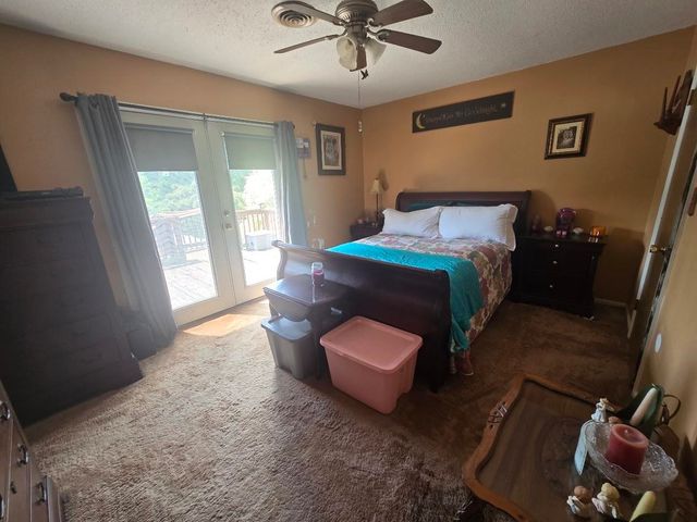 142 Greenbriar Dr, Gaffney, SC 29341