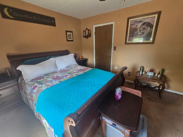 142 Greenbriar Dr, Gaffney, SC 29341