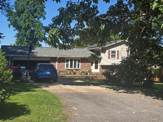 142 Greenbriar Dr, Gaffney, SC 29341