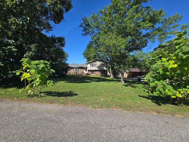 142 Greenbriar Dr, Gaffney, SC 29341