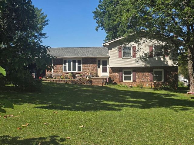 142 Greenbriar Dr, Gaffney, SC 29341