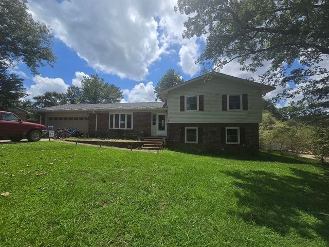 142 Greenbriar Dr, Gaffney, SC 29341
