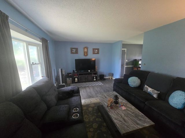 142 Greenbriar Dr, Gaffney, SC 29341