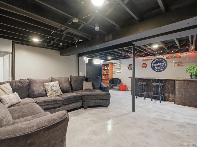 2310 Camilla Drive, Troy, MI 48083