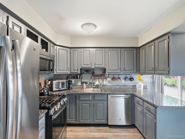 2310 Camilla Drive, Troy, MI 48083