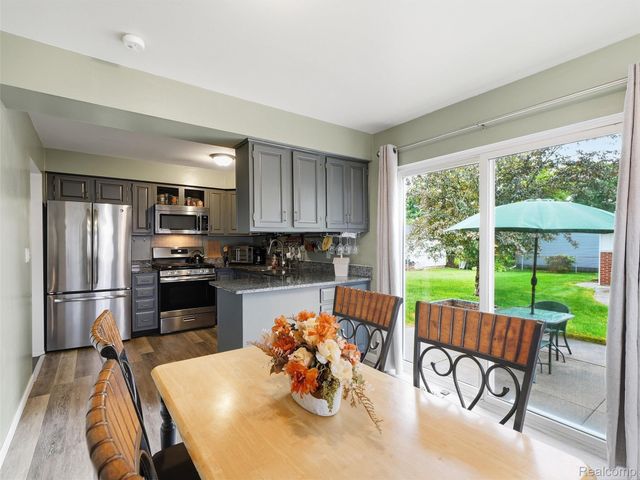 2310 Camilla Drive, Troy, MI 48083