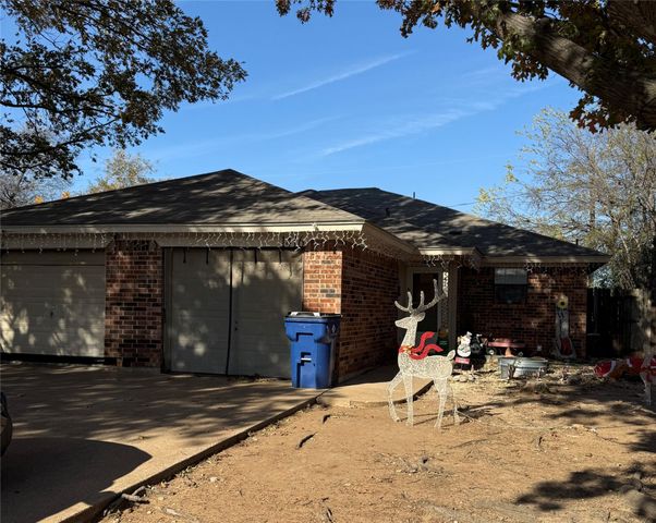 1416 Briar Circle 1416 & 1418, Crowley, TX 76036