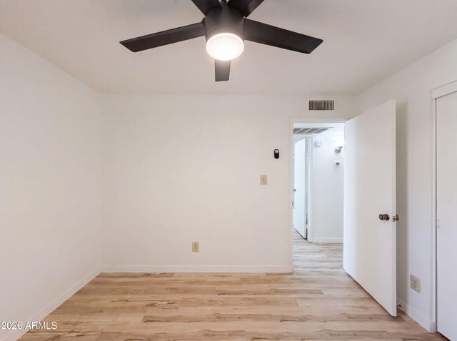 5208 E TAMBLO Drive, Phoenix, AZ 85044