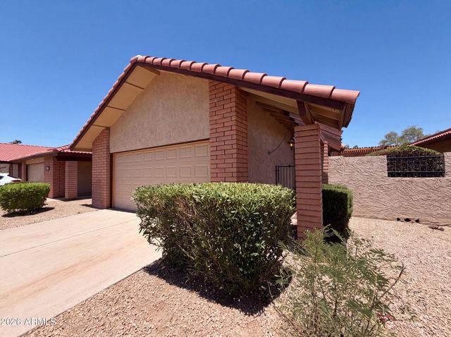 5208 E TAMBLO Drive, Phoenix, AZ 85044