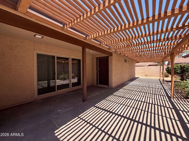 5208 E TAMBLO Drive, Phoenix, AZ 85044