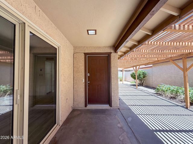 5208 E TAMBLO Drive, Phoenix, AZ 85044