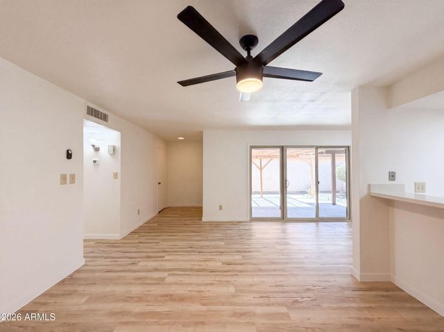 5208 E TAMBLO Drive, Phoenix, AZ 85044