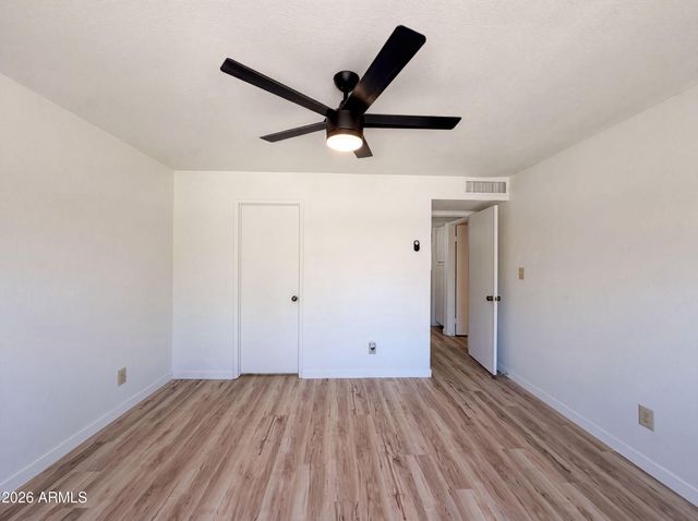 5208 E TAMBLO Drive, Phoenix, AZ 85044