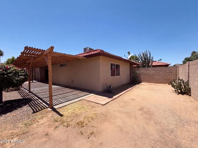 5208 E TAMBLO Drive, Phoenix, AZ 85044