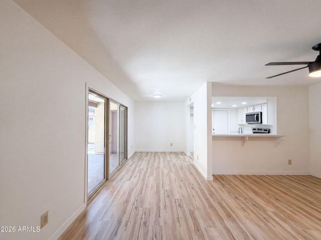 5208 E TAMBLO Drive, Phoenix, AZ 85044