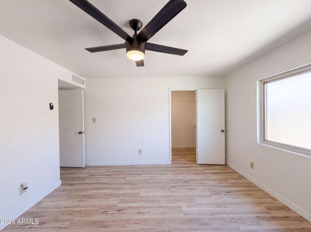 5208 E TAMBLO Drive, Phoenix, AZ 85044