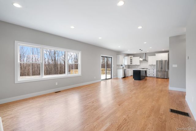 13 Harrier Ridge Drive, Wallkill, NY 12589