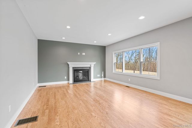 13 Harrier Ridge Drive, Wallkill, NY 12589