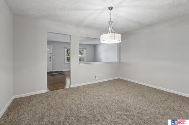 8222 Gold Street, Omaha, NE 68124