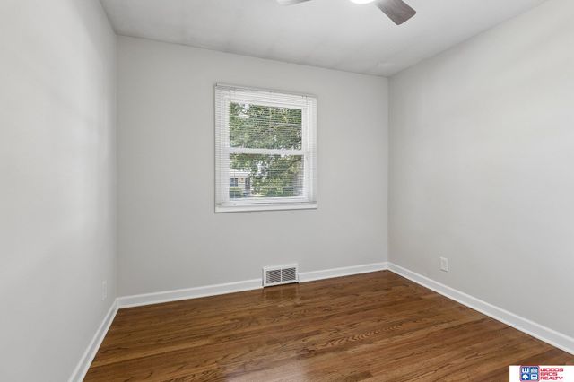 8222 Gold Street, Omaha, NE 68124