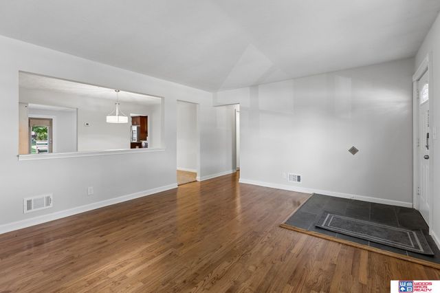 8222 Gold Street, Omaha, NE 68124
