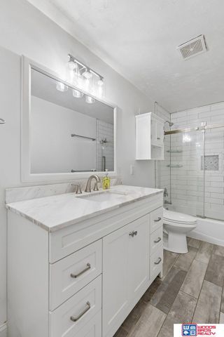8222 Gold Street, Omaha, NE 68124