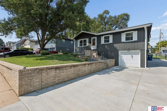 8222 Gold Street, Omaha, NE 68124