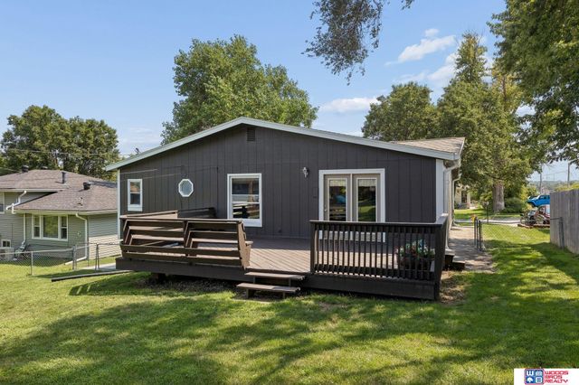 8222 Gold Street, Omaha, NE 68124