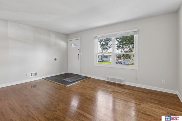 8222 Gold Street, Omaha, NE 68124