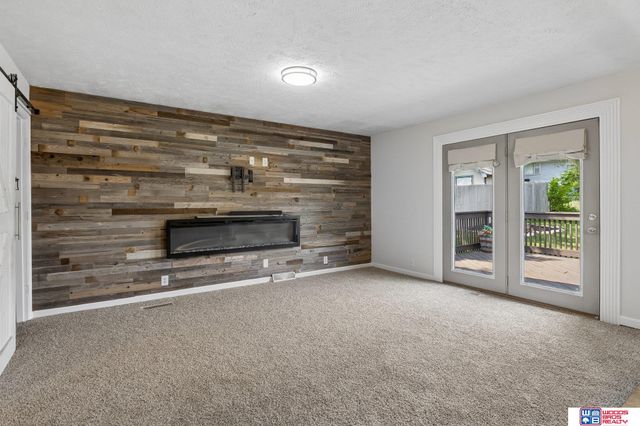 8222 Gold Street, Omaha, NE 68124