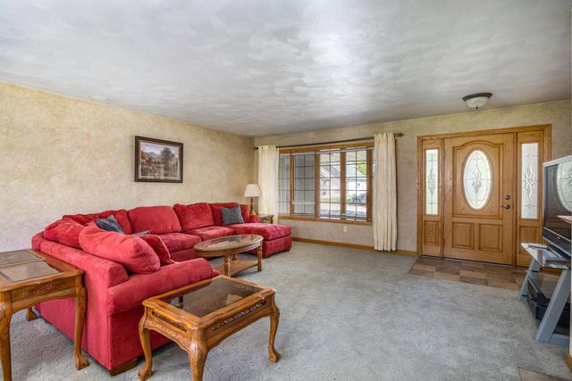 509 KADINGER WAY, Little Chute, WI 54140