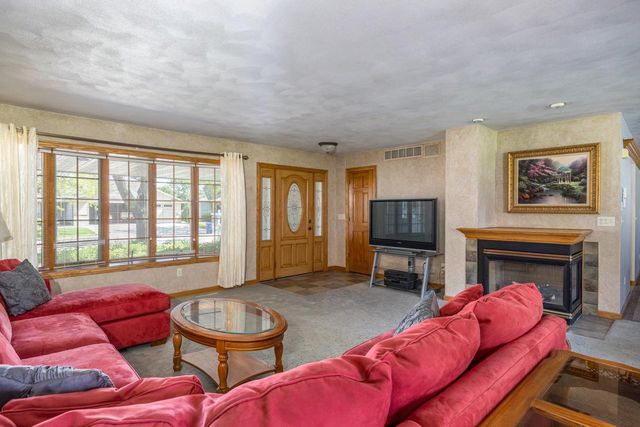 509 KADINGER WAY, Little Chute, WI 54140