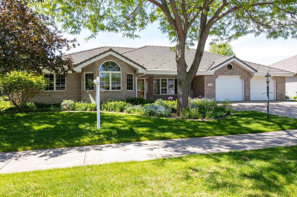509 KADINGER WAY, Little Chute, WI 54140
