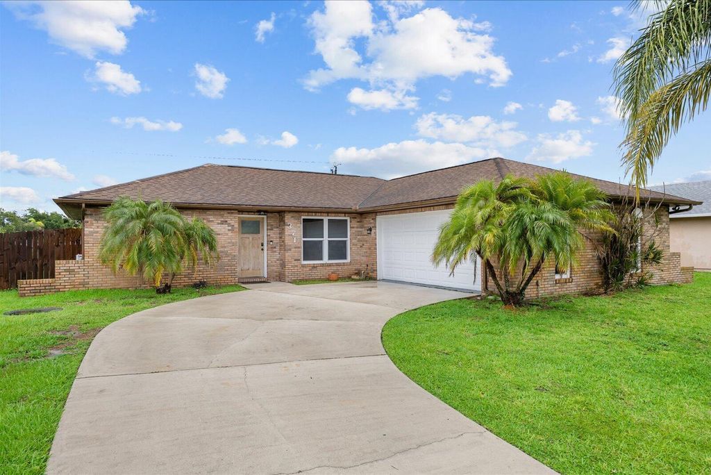 371 SW Butler Avenue, Port St. Lucie, FL 34983