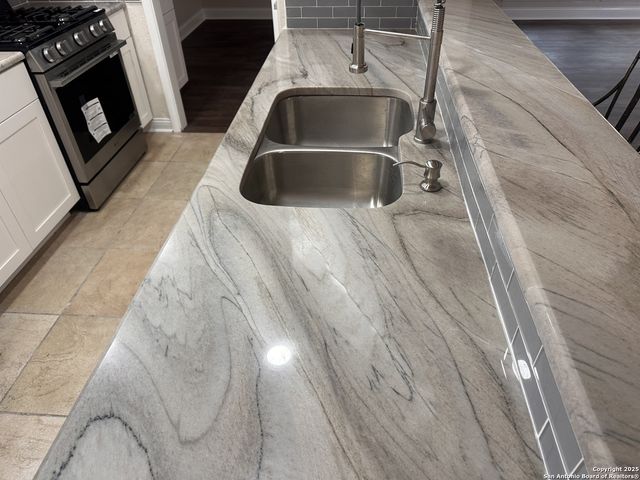 12702 Thomas Sumter, San Antonio, TX 78233