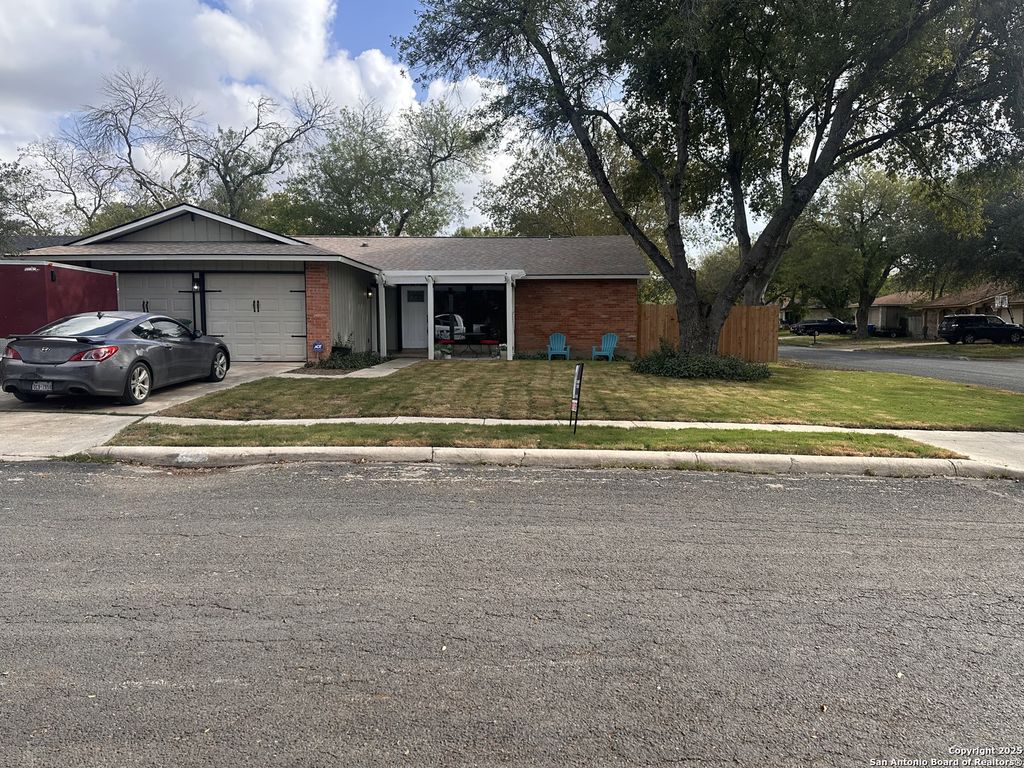 12702 Thomas Sumter, San Antonio, TX 78233