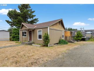 1806 THOMAS Ave, Coos Bay, OR 97420